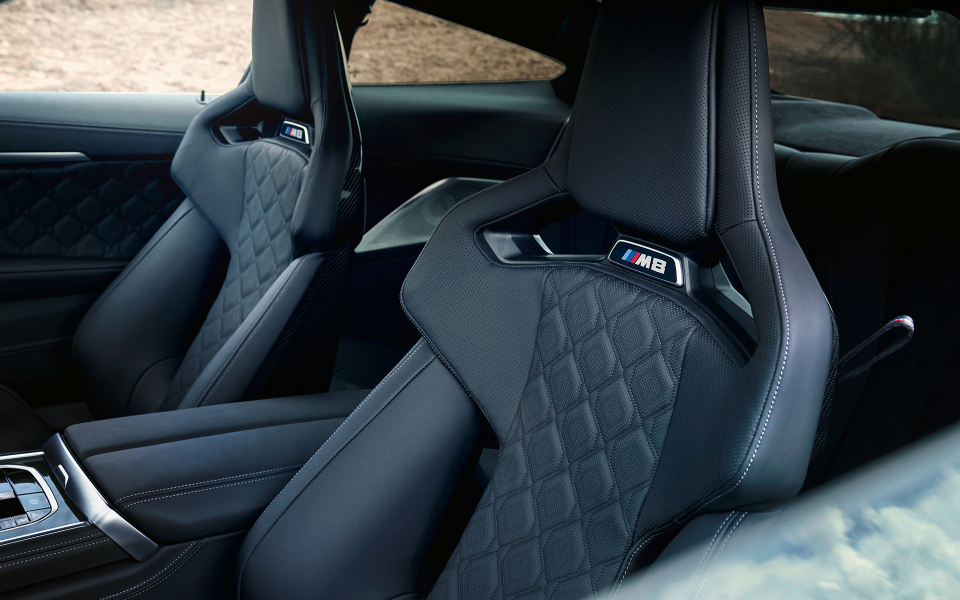 M Carbon Schalensitze BMW M8 Coupé F92 LCI Facelift 2022 BMW M8 Coupé F92 LCI Facelift 2022 Innenraum Cockpit M Carbon Schalensitze