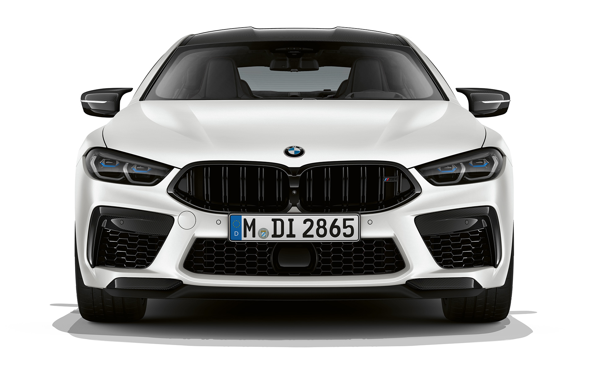 BMW M8 Competition Gran Coupé F93 LCI 2022 sièges M Sport BMW M8 Competition Gran Coupé F93 LCI restylage 2022 BMW Individual Frozen Brilliant White metallic vue de face