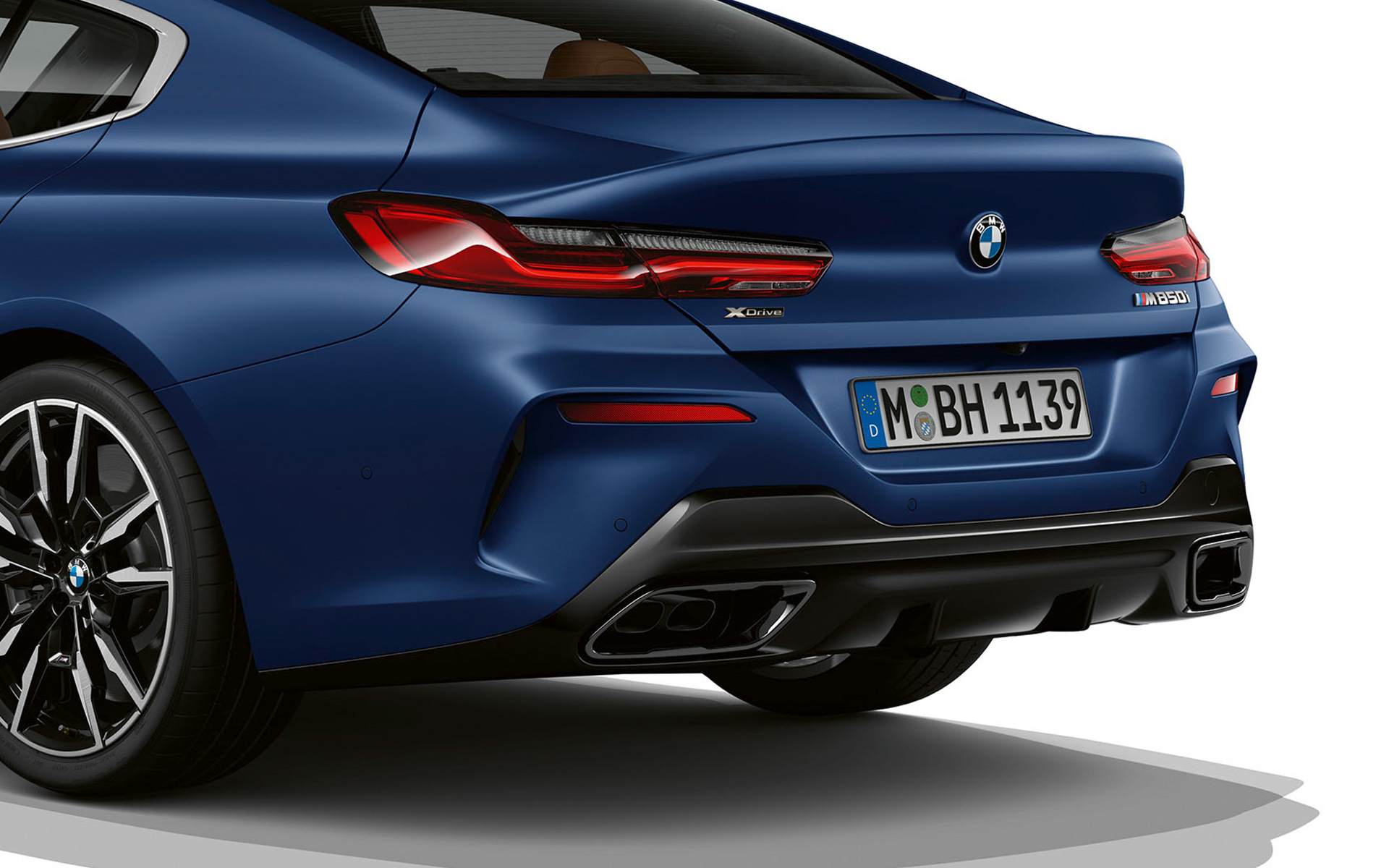 Vue de trois quarts arrière BMW M850i xDrive Gran Coupé G16 LCI restylage 2022 BMW M850i xDrive Gran Coupé G16 LCI restylage 2022 vue de trois quarts arrière détail partie arrière