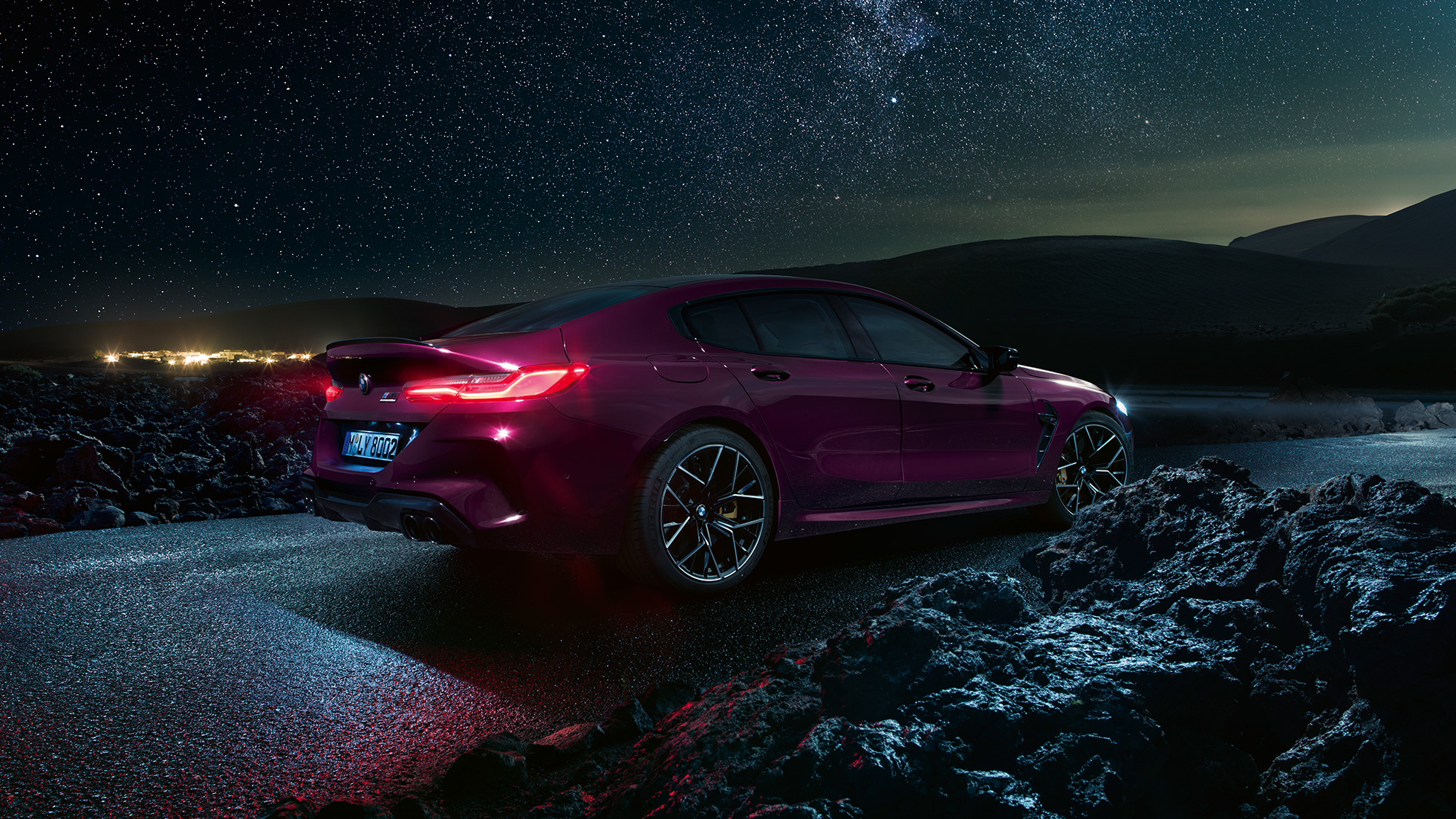 BMW M8 Competition Gran Coupé Dreiviertel-Seitenansicht von hinten F93 BMW M8 Competition Gran Coupé F93 2020 BMW Individual Ametrin metallic Dreiviertel-Seitenansicht von hinten