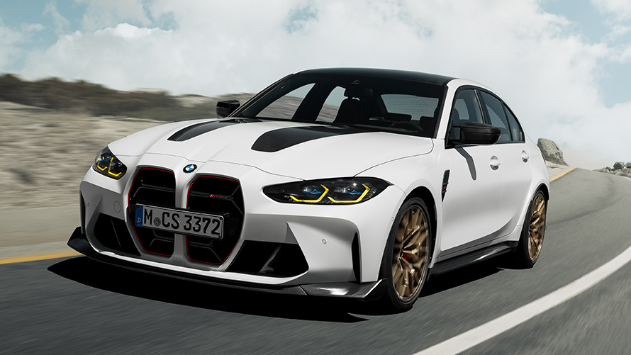 BMW M3 CS G80 Dreiviertel-Frontansicht fahrend auf Straße BMW M Modelle BMW M3 CS G80 Dreiviertel-Frontansicht fahrend auf Straße