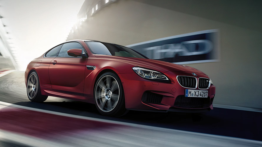 BMW M6 F13 Dreiviertel-Seitenansicht fahrend auf Straße BMW M Modelle BMW M6 F13 Dreiviertel-Seitenansicht fahrend auf Straße