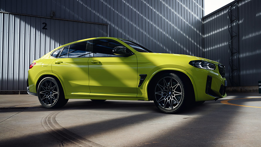 BMW X4 M F98 Seitenansicht stehend BMW M Modelle BMW X4 M F98 Seitenansicht stehend