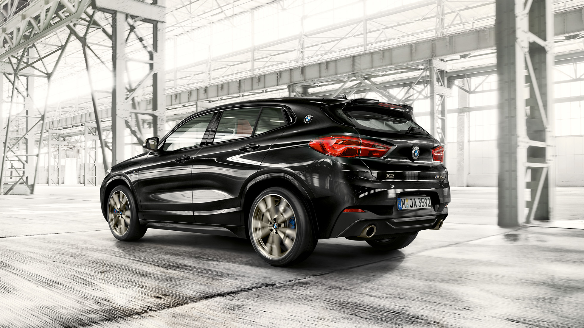 Dynamique de conduite de la BMW X2 M35i SUV F39 Dynamique de conduite de la BMW X2 M35i SUV Saphirschwarz metallic F39 2018 vue de trois quarts arrière