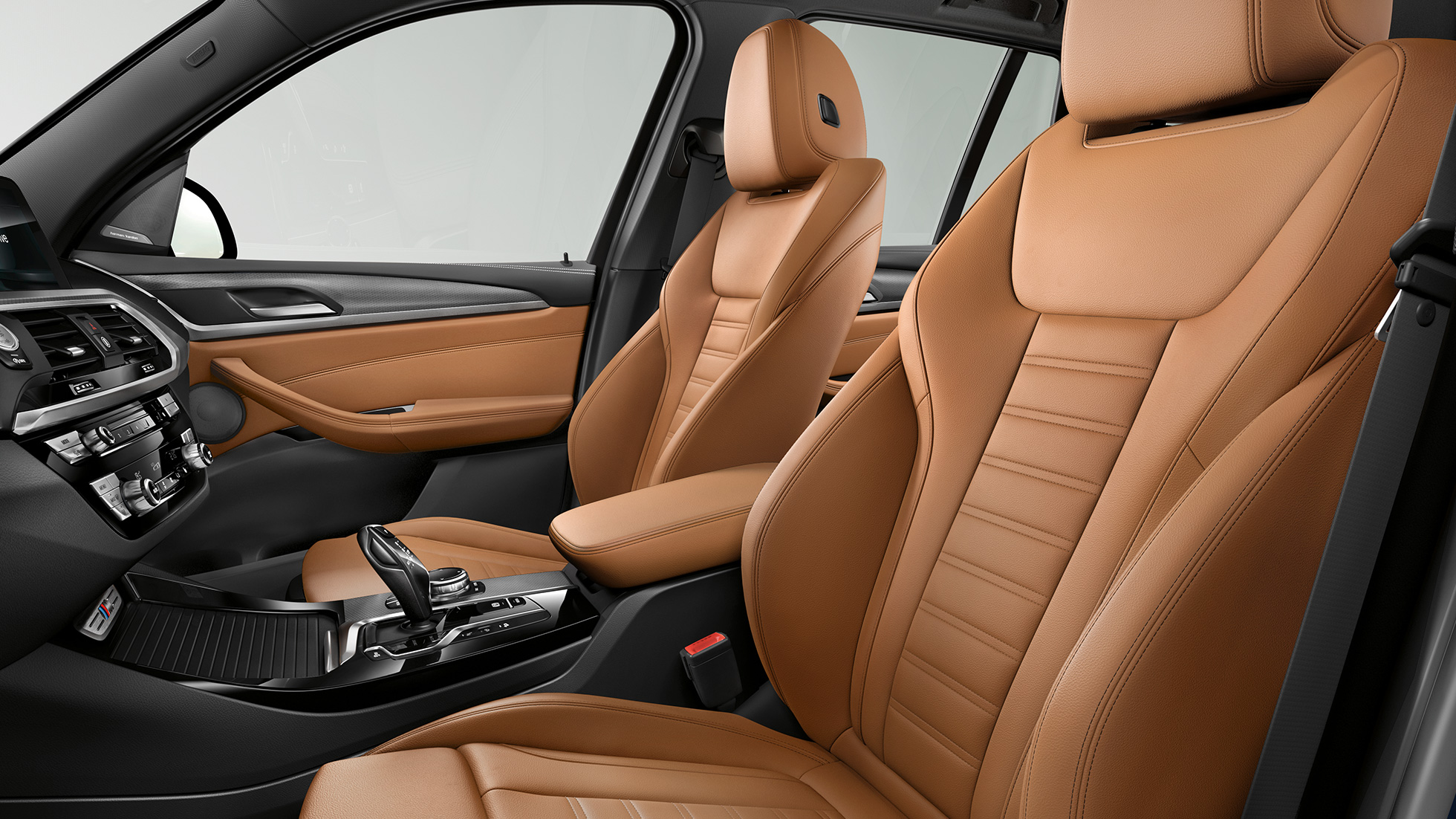 BMW X3 M40i et BMW X3 M40d, intérieur. BMW X3 M40i et BMW X3 M40d, intérieur sportif et confortable avec sièges sport.