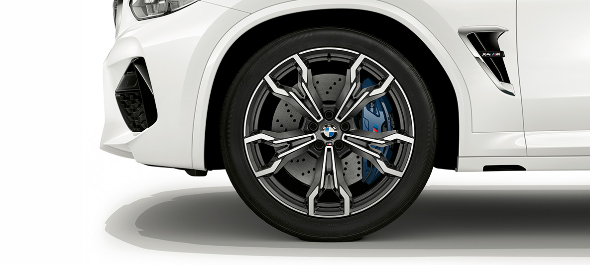 BMW X4 M, 21-Zoll M Leichtmetallräder in Orbitgrau. F98 BMW X4 M in Alpinweiß, Exterieur, 21-Zoll M Leichtmetallräder in Orbitgrau. F98