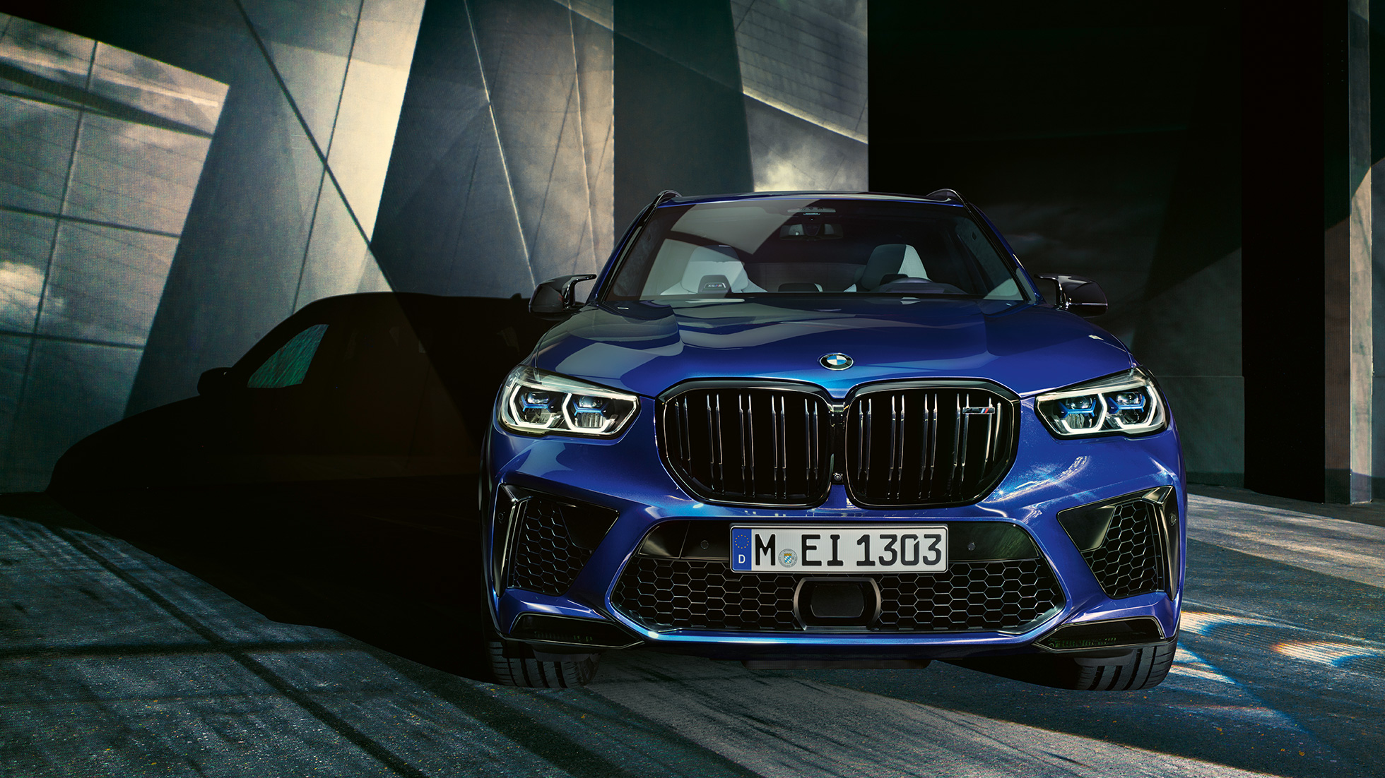 Exterieur-Design BMW X5 M Competition F95 Exterieur-Design BMW X5 M Competition F95 2020 Marina Bay Blau metallic Frontansicht