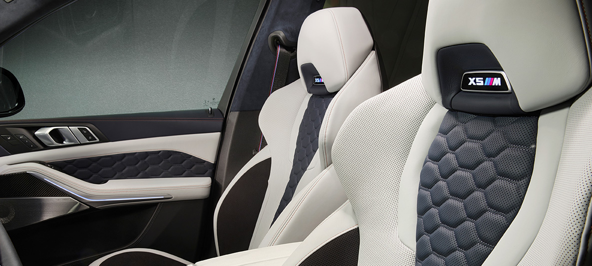 BMW X5 M SUV First Edition F95 2020 Innenraum Multifunktionssitze Vollleder 'Merino'/Alcantarakombination Silverstone/Nachtblau BMW X5 M SUV First Edition F95 2020 Innenraum Multifunktionssitze Vollleder 'Merino'/Alcantarakombination Silverstone/Nachtblau