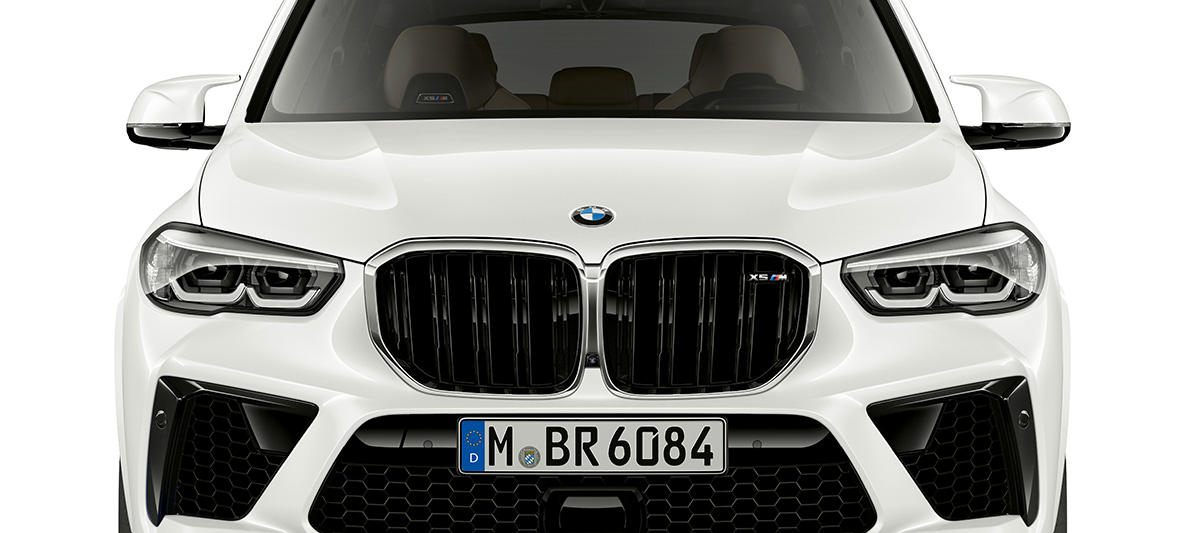 Front BMW X5 M F95 M Niere BMW X5 M Mineralweiß F95 2020 SUV Frontansicht