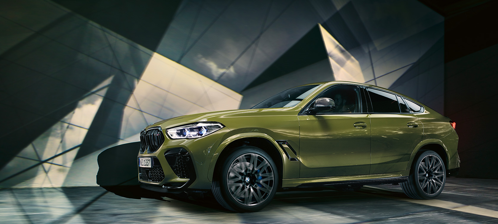 Die neuen BMW X6 M Automobile SUV Die neuen BMW X6 M Automobile SUV BMW Individual Sonderlackierung Urban Green F96 2020