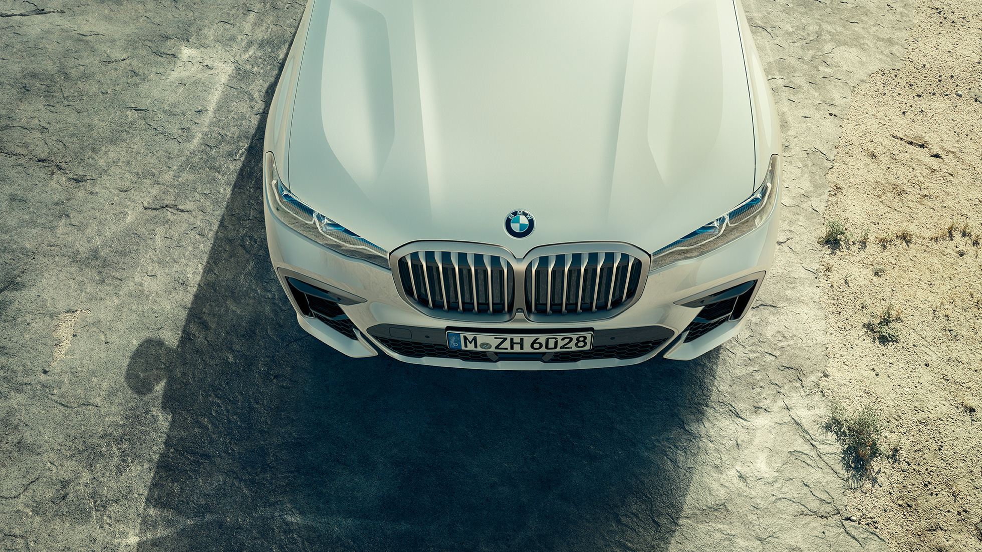 Voiture BMW X7 M SUV, avant avec les naseaux BMW Voitures BMW X7 M M50d et M50i SUV, vue en plan de l’avant et du capot, G07, 2019