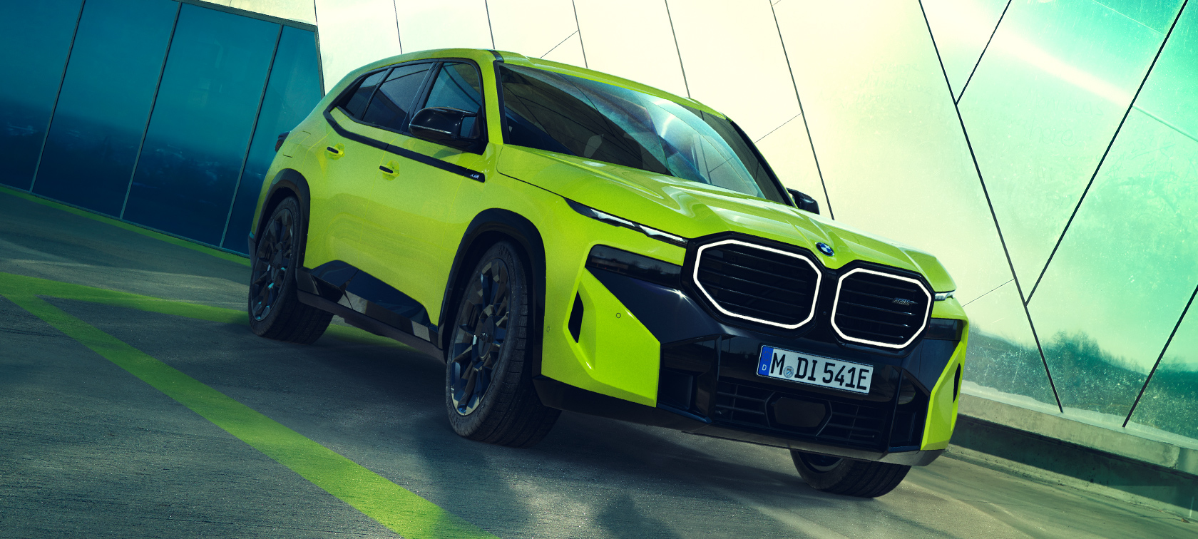BMW XM 50e G09 parkend BMW XM 50e G09 Exterieur parkend