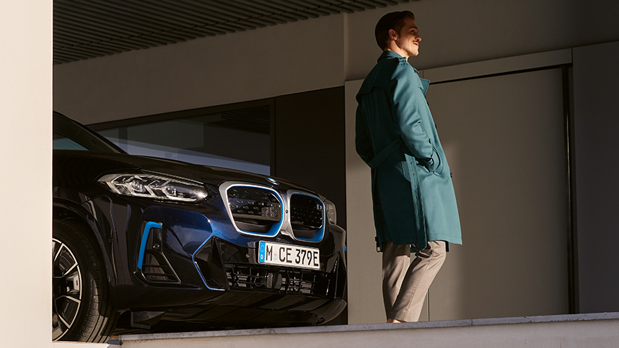 BMW iX3 G08 2021 M Carbonschwarz Seitenansicht Front 