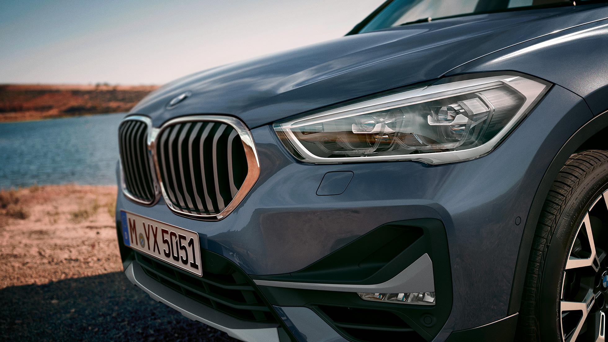 BMW X1, Adaptive LED Headlights BMW X1, gros plan des Adaptive LED Headlights.