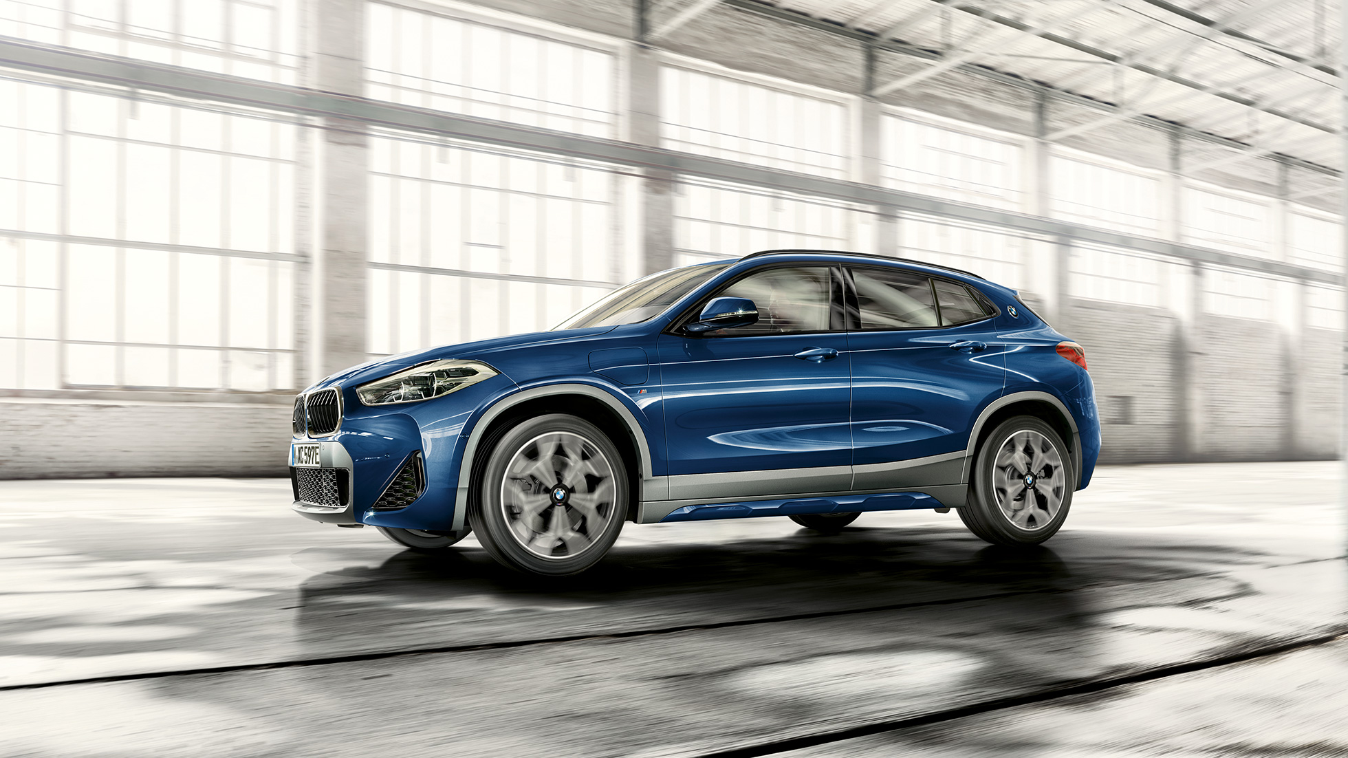 Dreiviertel Seitenansicht BMW X2 xDrive25e Plug-in-Hybrid F39 BMW X2 xDrive25e Plug-in-Hybrid 2020 F39 Dreiviertel Seitenansicht