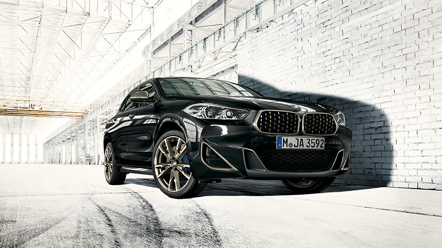 BMW X2 M35i SUV 2018 F39 Saphirschwarz metallic Dreiviertel Frontansicht 