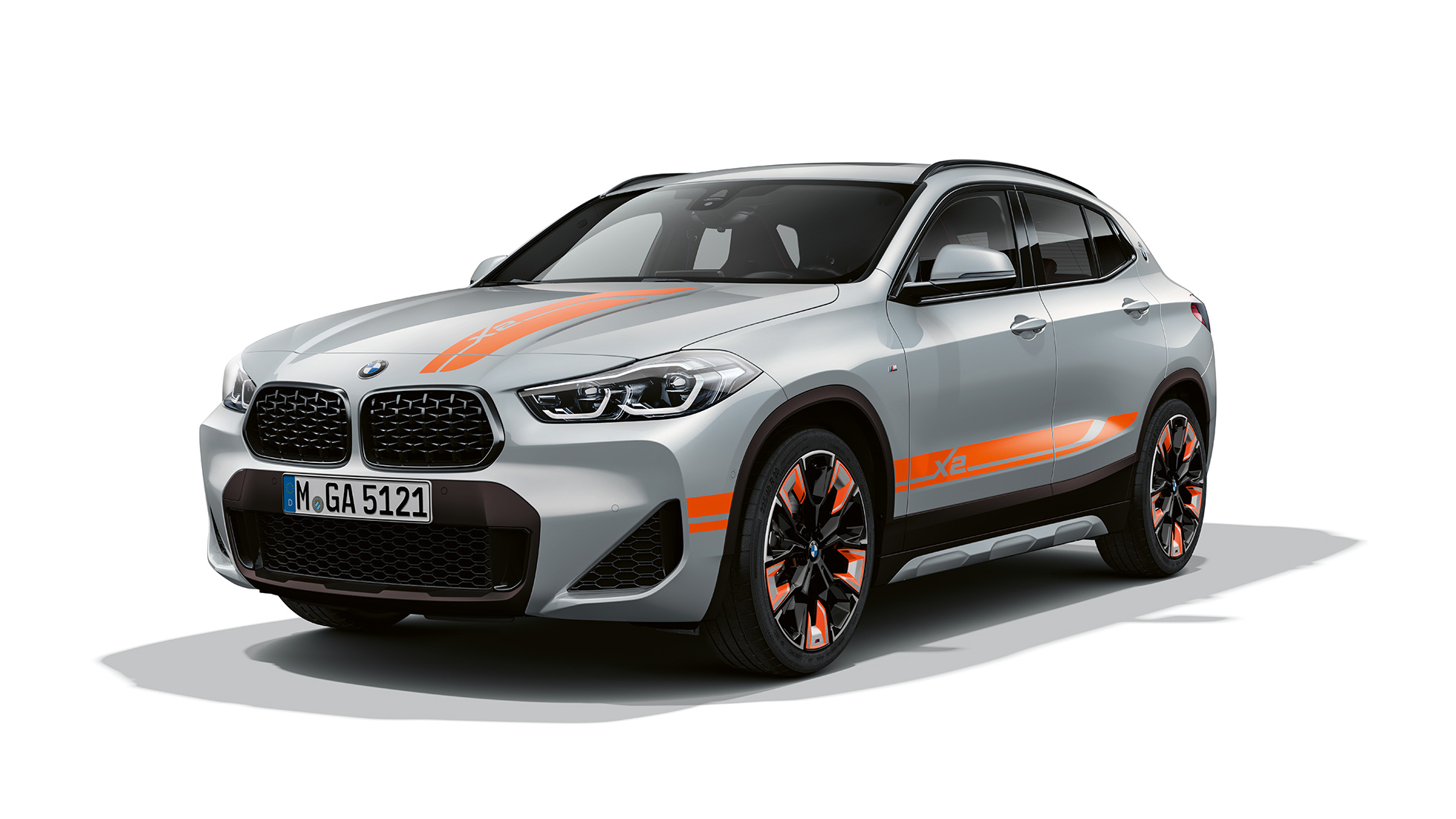 BMW X2 SUV Modèle Édition M Mesh, vue de trois quarts avant F39 BMW X2 SUV Modèle Édition M Mesh 2020 F39 Brooklyn Grau vue de trois quarts avant