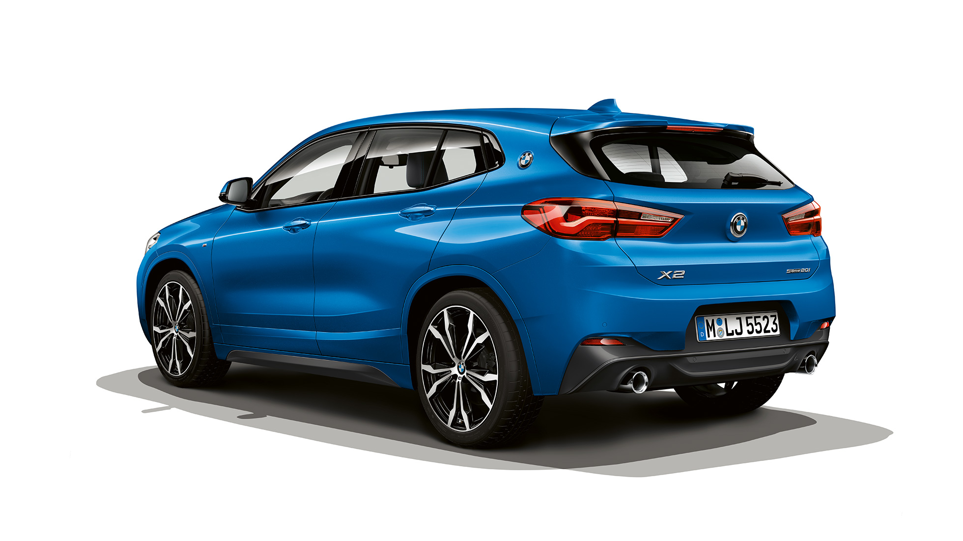 Dreiviertel Seitenansicht BMW X2 sDrive20i Modell M Sport BMW X2 sDrive20i Modell M Sport 2018 F39 Misano Blau metallic Dreiviertel Seitenansicht