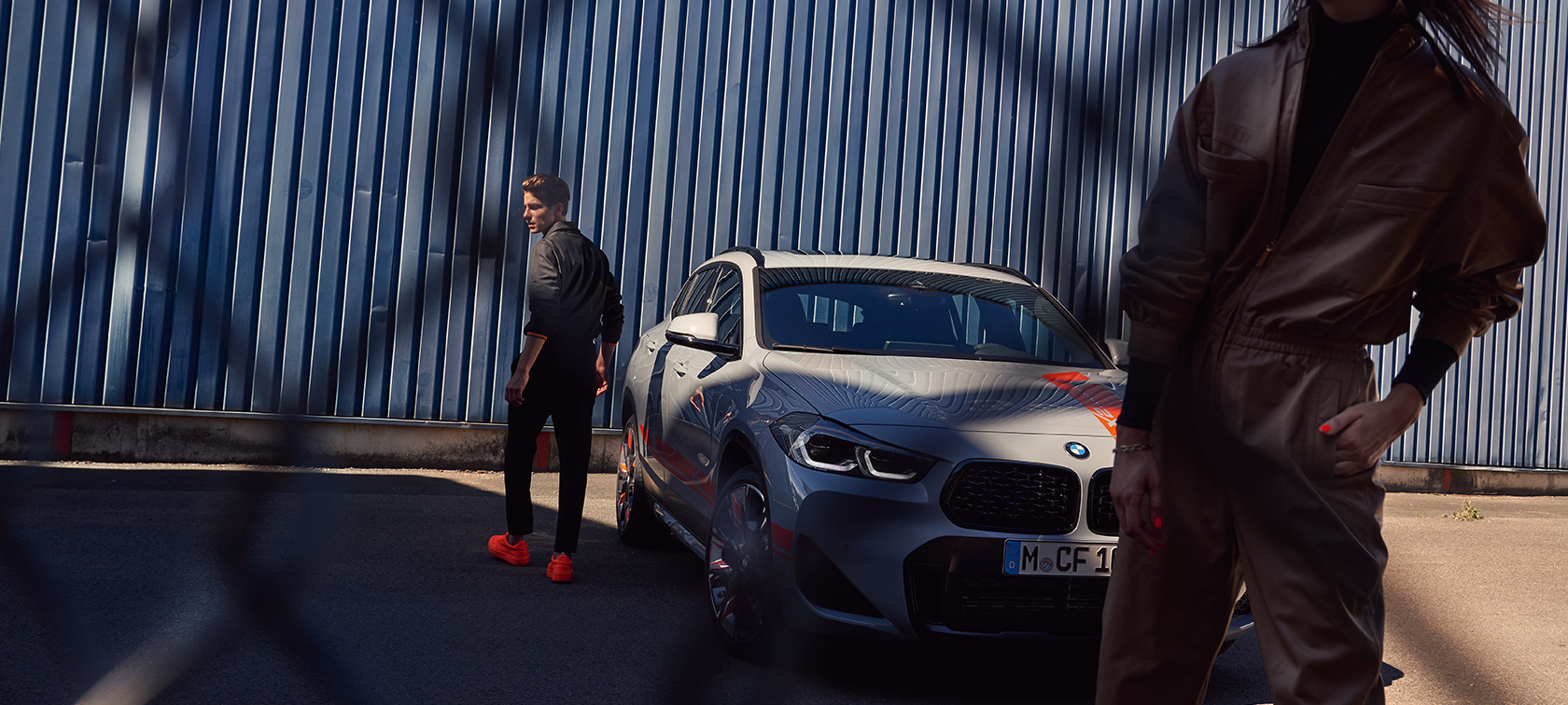 Dreiviertel Frontansicht BMW X2 F39 BMW X2 2020 F39 Brooklyn Grau Dreiviertel Frontansicht