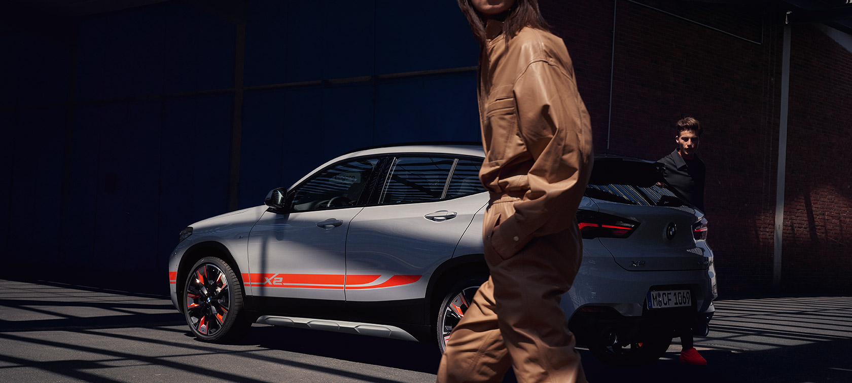 Dreiviertel Heckansicht BMW X2 F39 BMW X2 2020 F39 Brooklyn Grau Dreiviertel Heckansicht