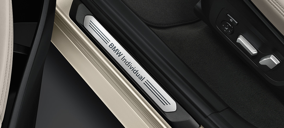 BMW X3 SUV, seuils de porte BMW Individual avec inscription BMW Individual G01 BMW X3 SUV, seuils de porte BMW Individual avec inscription BMW Individual G01