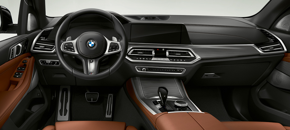 BMW X5 M50d Interieur Interieur des BMW X5 M50d mit Cockpit, Intrumententafel und Mittelkonsole