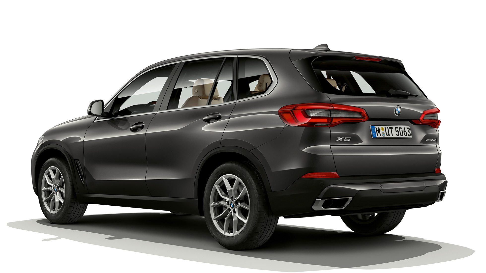 Modèle de base de la BMW X5 xDrive 30d, vue de trois quarts arrière Modèle de base de la BMW X5 xDrive 30d G05 2018 en Sophistograu Brillanteffekt metallic, vue de trois quarts arrière