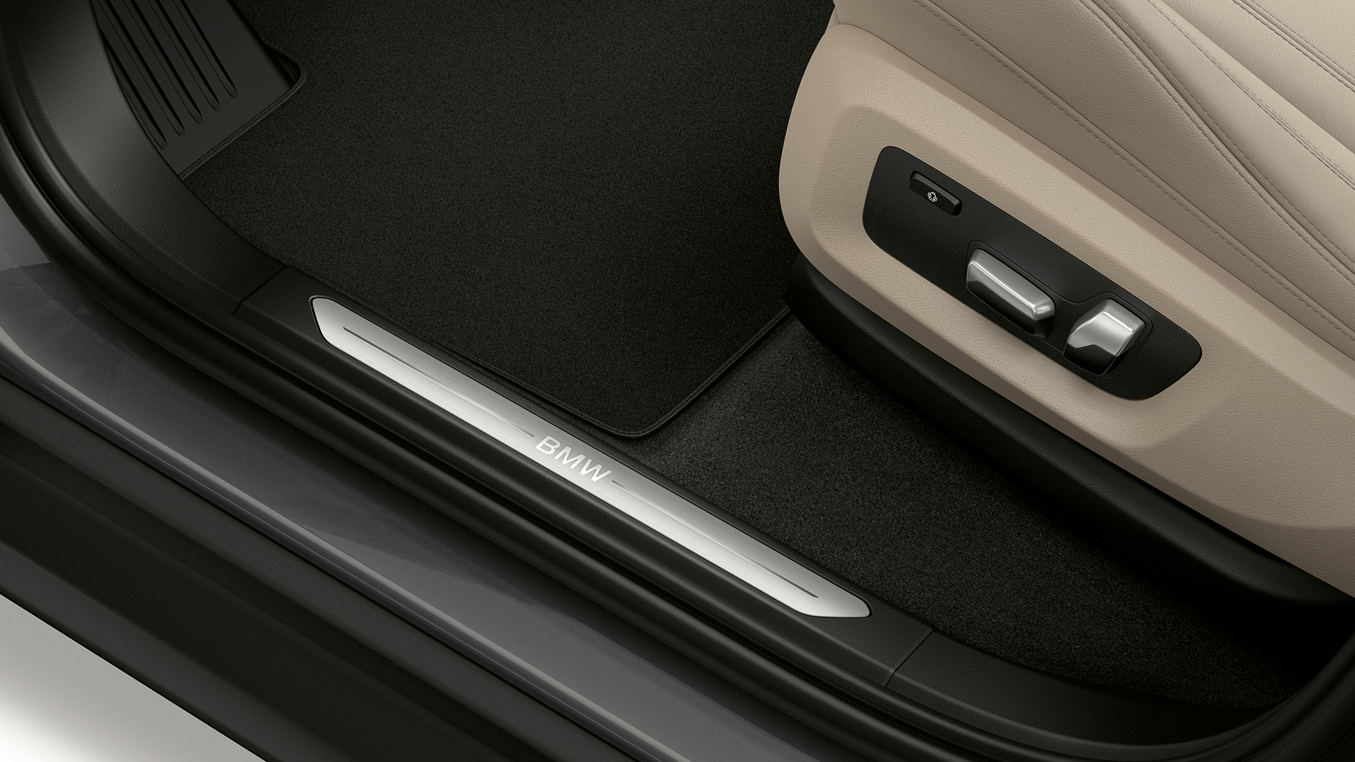 Modèle de base de la BMW X5 xDrive30d, seuil de porte Modèle de base de la BMW X5 xDrive 30d G05 2018 en Sophistograu Brillanteffekt metallic, seuil de porte