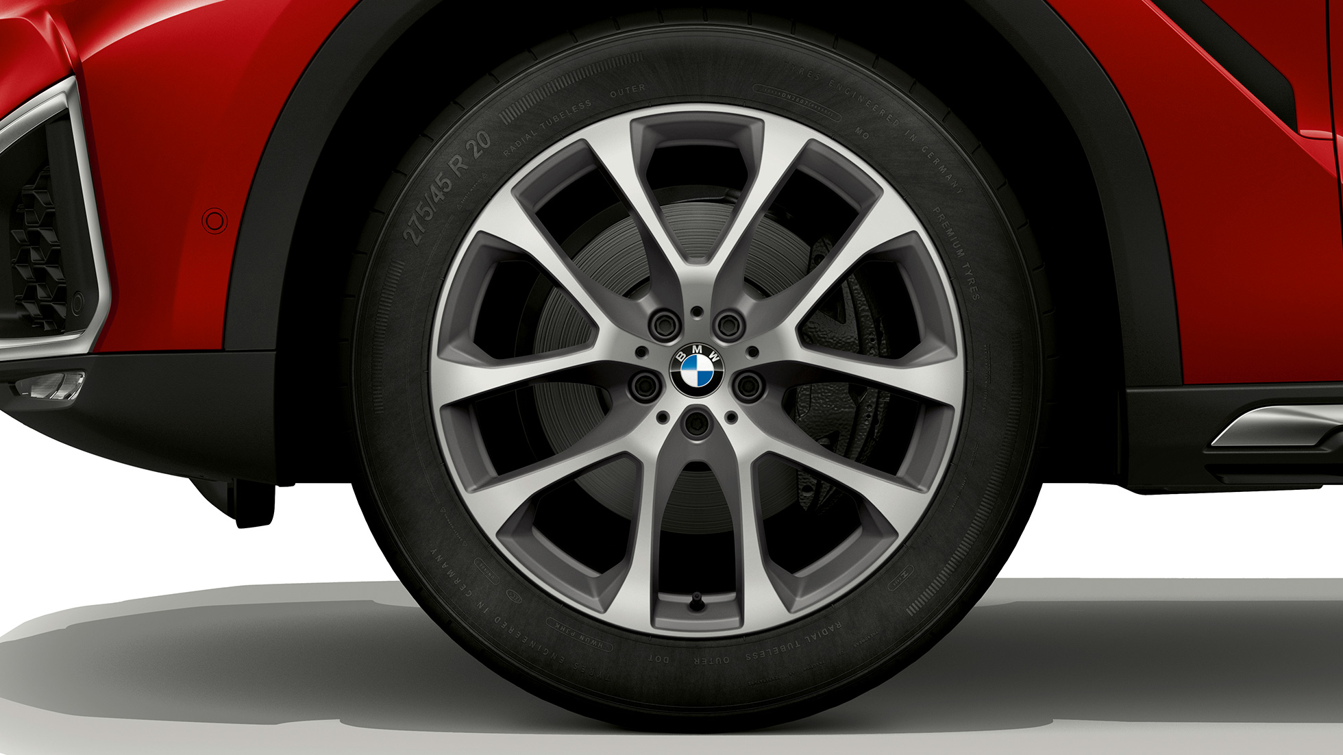 BMW X6 SUV mit BMW xLine, Leichtmetallrad. G06 BMW X6 SUV mit BMW xLine mit Fokus auf Leichtmettalrad. G06