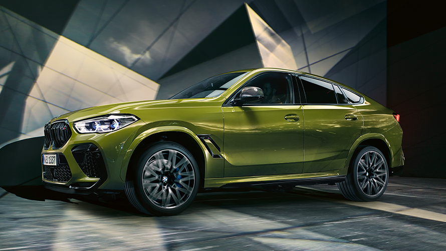 BMW X6 M Competition SUV F96 2020 Urban Green, vue de trois quarts de profil