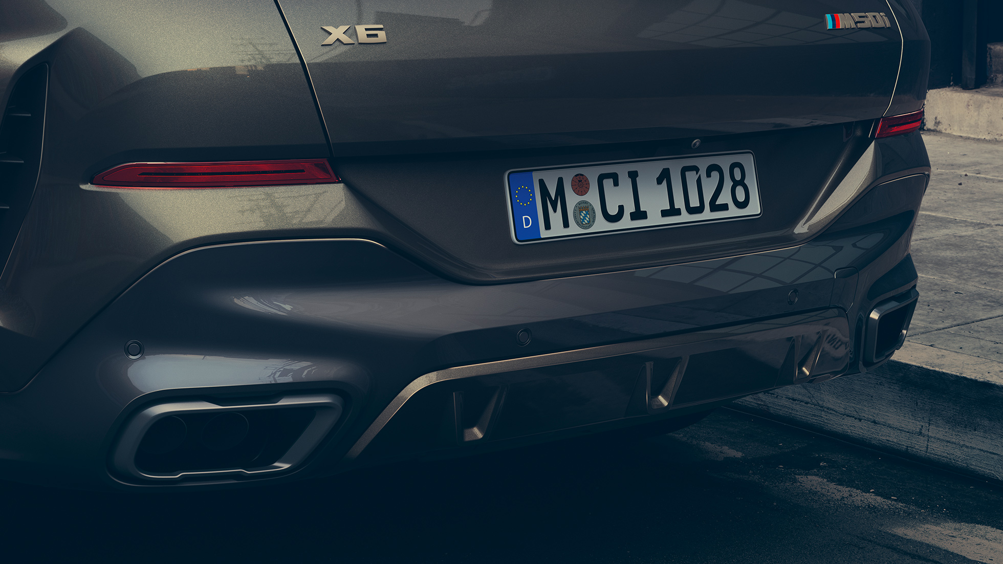 M Sportabgasanlage des BMW X6. G06 Nahaufnahme der M Sportabgasanlage des BMW X6. G06
