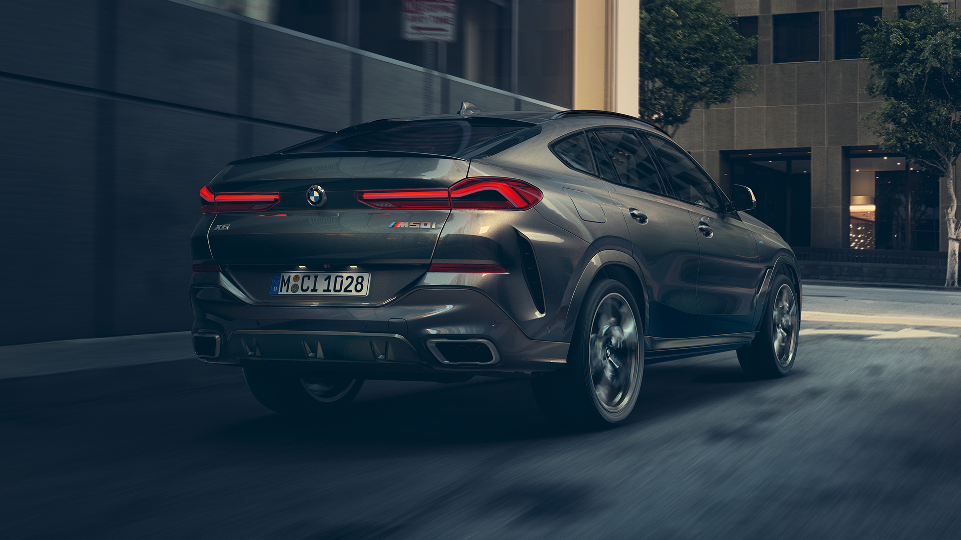 Adaptive M Fahrwerk Professional. G06 Dreiviertel-Heckaufnahme des BMW X6. G06