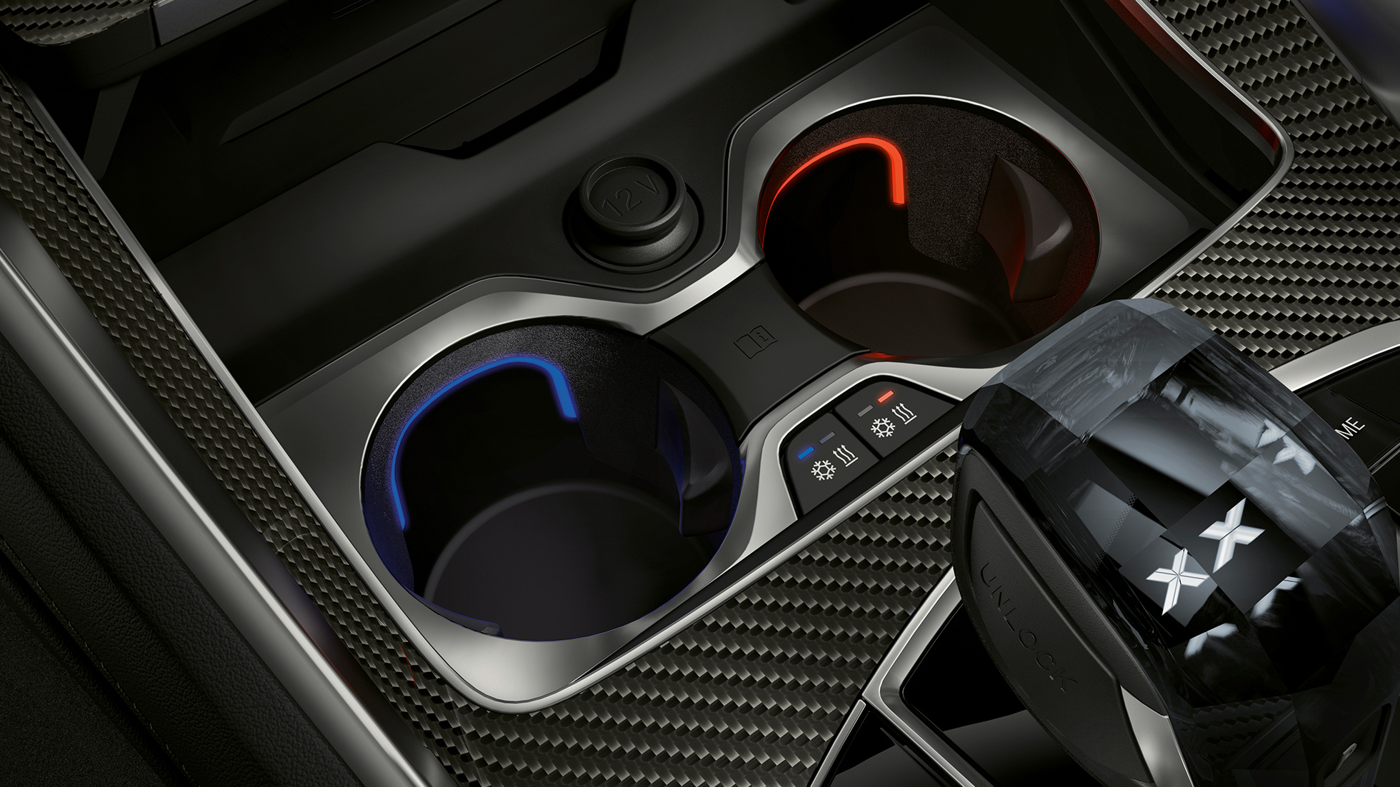 Temperierte Getränkehalter. G06 Close-up des BMW Interieurs mit Fokus auf temperierte Getränkehalter. G06