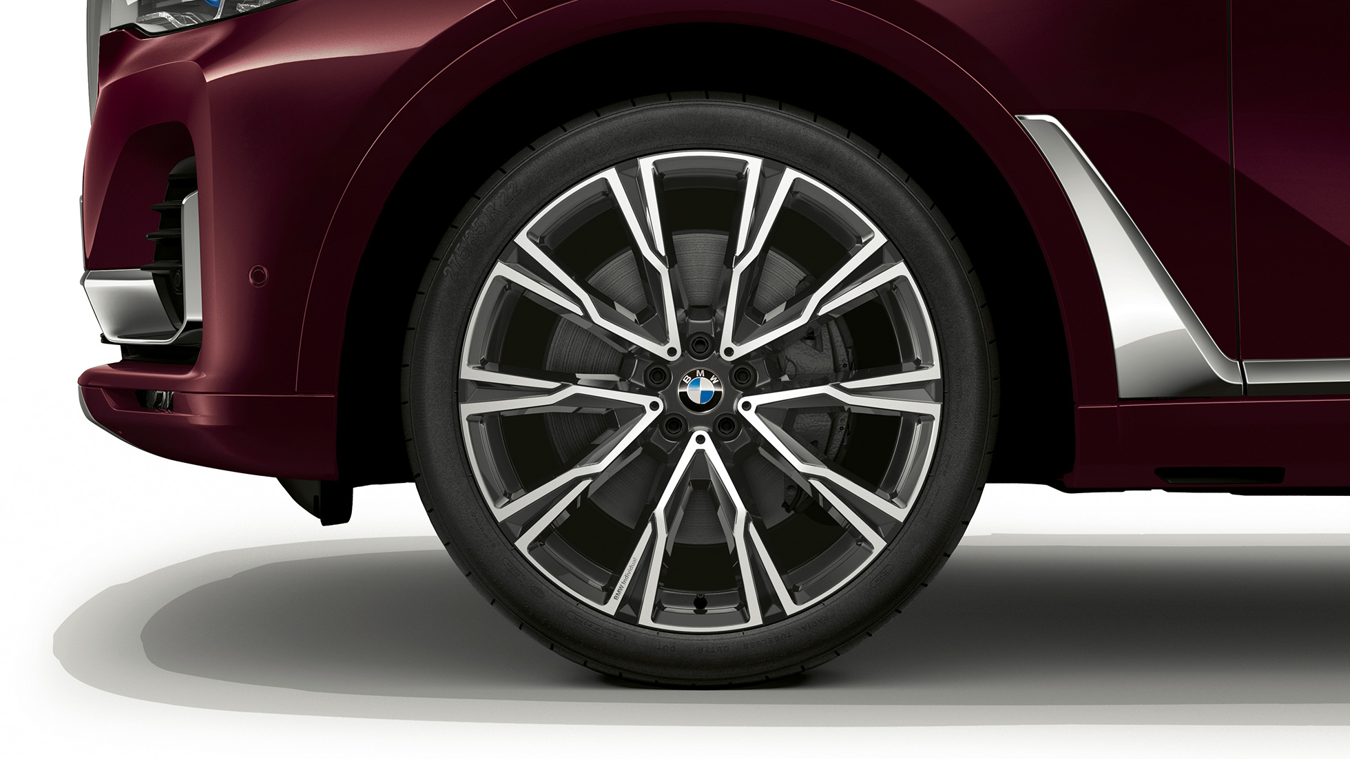 BMW X7, BMW Individual xDrive40i Leichtmetallrad G07 Nahaufnahme des Leichtmetallrads des BMW X7 mit der Ausstattung des BMW Individual xDrive40i G07