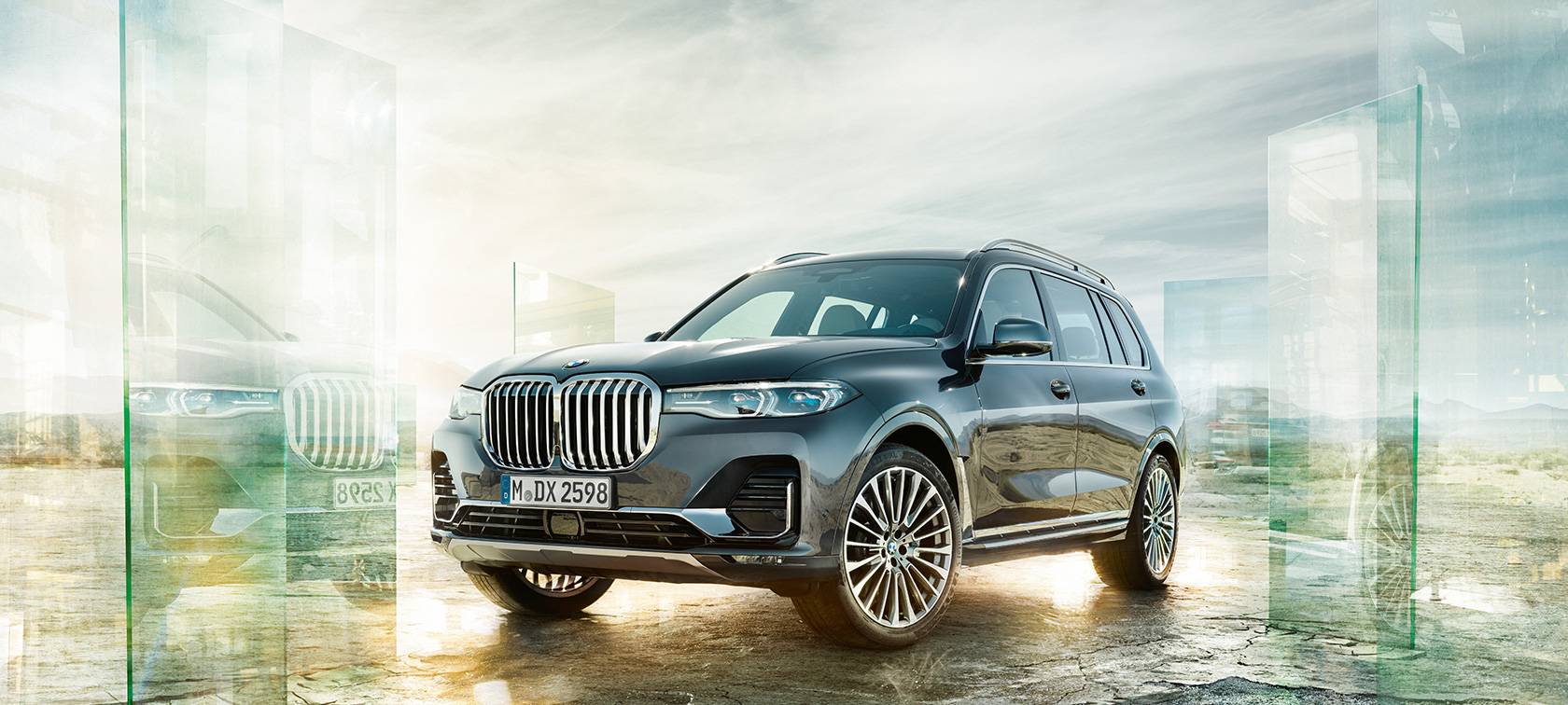BMW X7, dreiviertel Frontansicht G07 BMW X7 in der dreiviertel Frontansicht vor Wüstenhintergrund G07