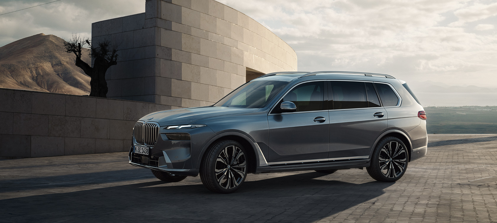 BMW X7 G07 LCI Design Pure Excellence Sparkling Copper Grey métallisé en vidéo – vue de côté 7/8 BMW X7 G07 LCI Design Pure Excellence Sparkling Copper Grey métallisé en vidéo – vue de côté 7/8