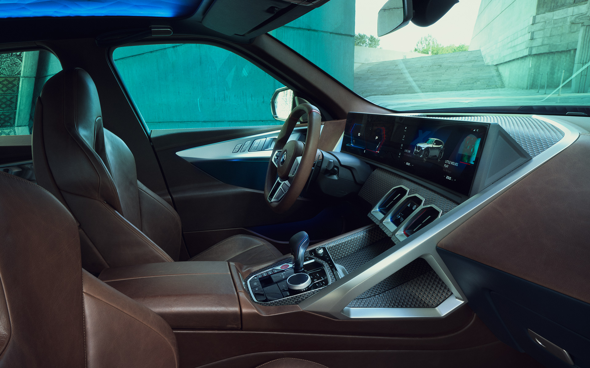 BMW Concept XM (G09) Innenraum-Seitenansicht Fahrerorientierung BMW Concept XM (G09) Innenraum-Seitenansicht Fahrerorientierung