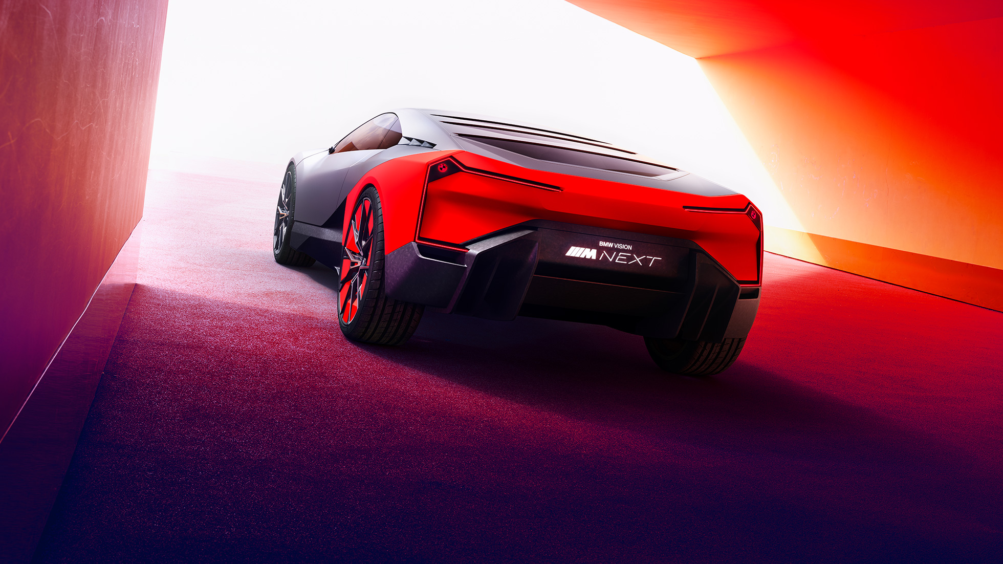 BMW Vision M NEXT, vue arrière BMW Vision M NEXT, vue de trois quarts arrière, pli de Hofmeister