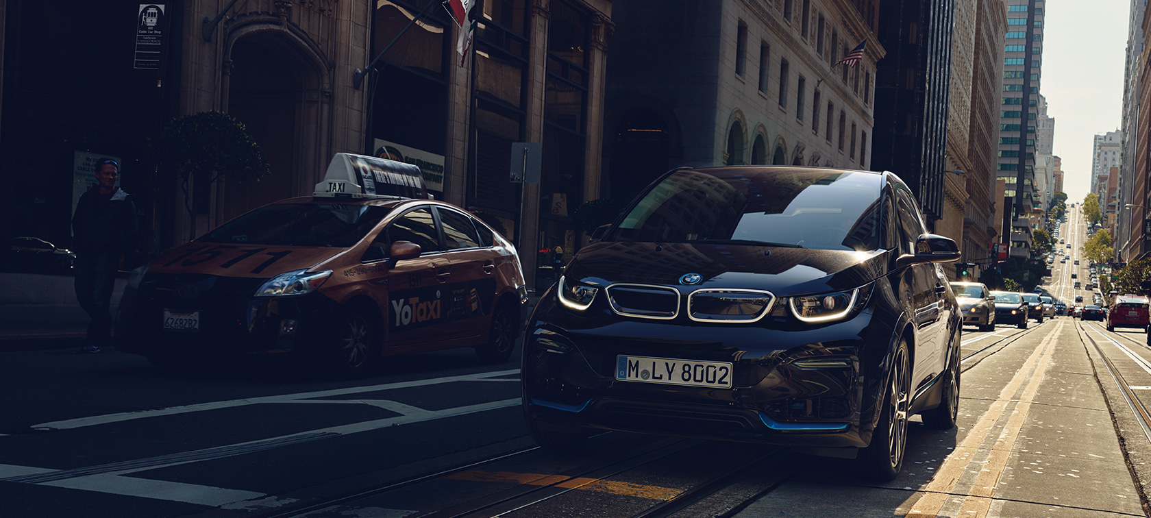 BMW i3 dans la rue Voitures électriques BMW, BMW i3 dans la rue, vue de trois quarts avant