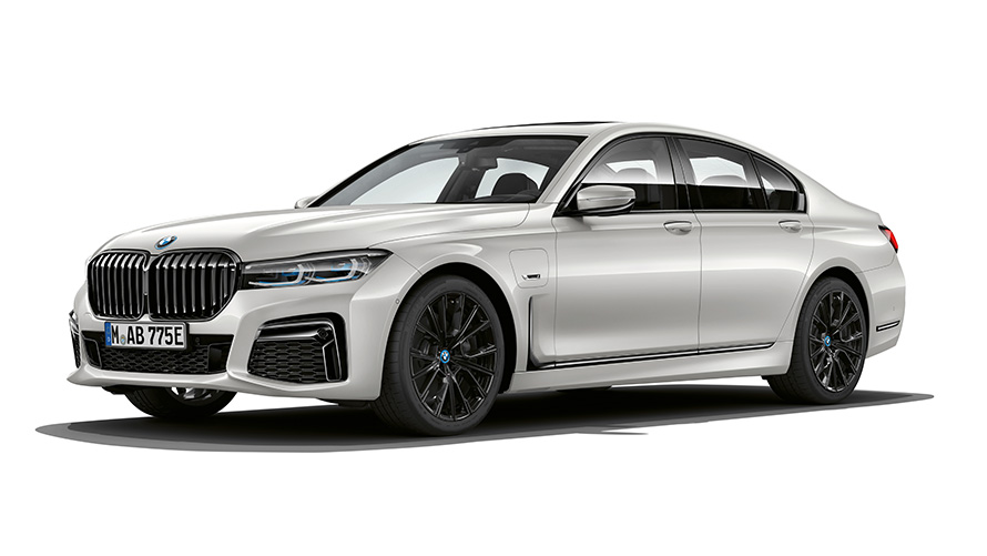 BMW 745e Limousine PHEV-Modell Dreiviertel-Frontansicht BMW 745e Limousine PHEV-Modell Studioaufnahme Dreiviertel-Frontansicht