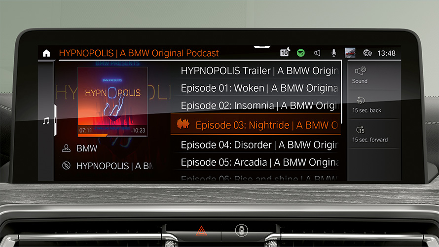 Vue en gros plan Control Display Affichage Connected Music avec Spotify Remote Software Upgrade Vue en gros plan Control Display Affichage Connected Music avec Spotify