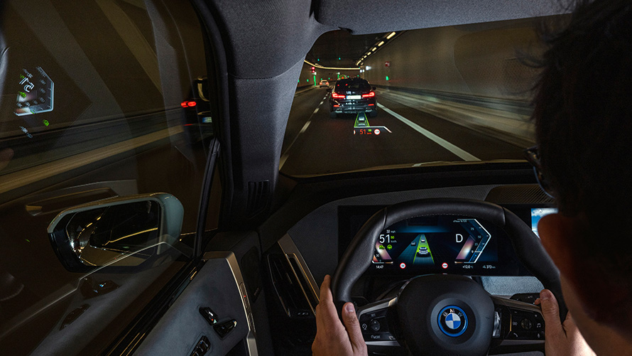 Central Assisted Driving View affiche la situation de conduite actuelle Remote Software Upgrade Central Assisted Driving View affiche les situations de conduite actuelles