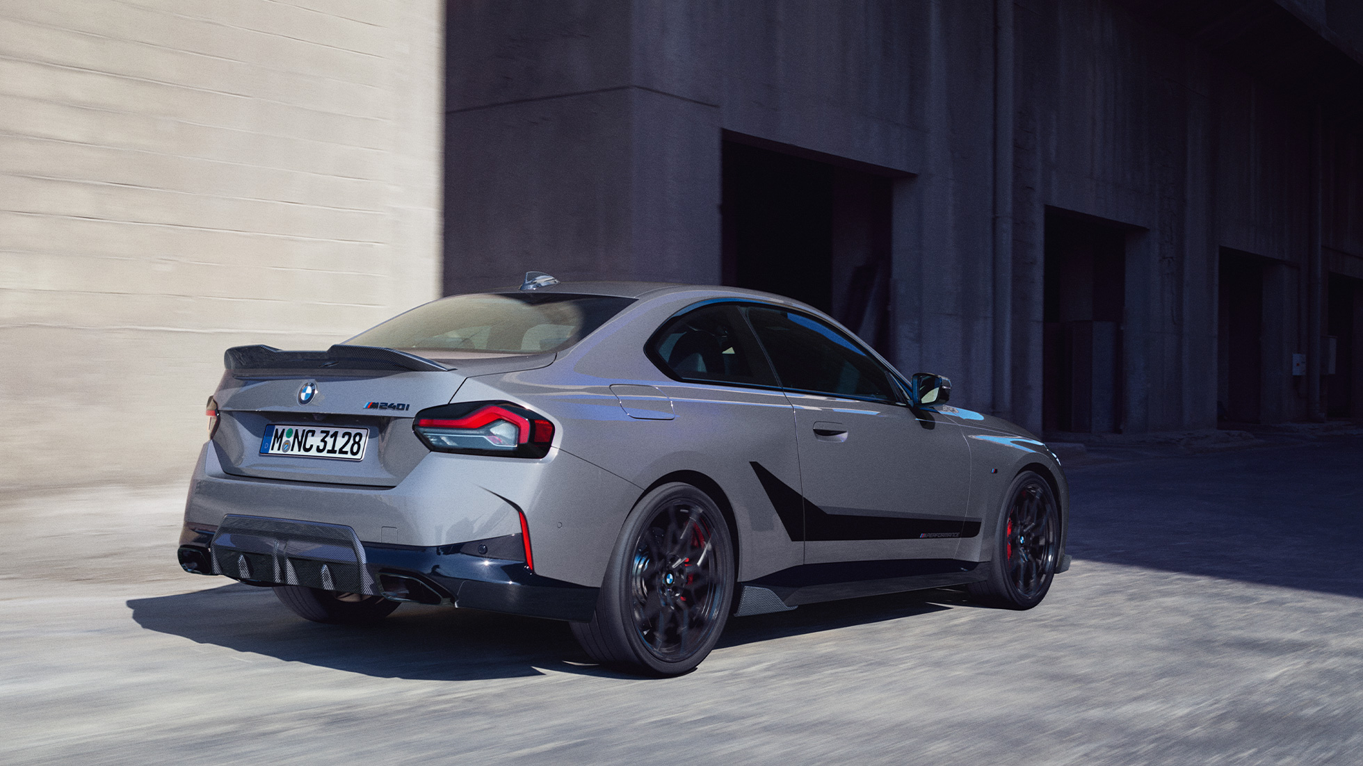 BMW 2er Coupé G42 Dreiviertel-Heckansicht BMW M Performance Parts BMW 2er Coupé G42 Dreiviertel-Heckansicht