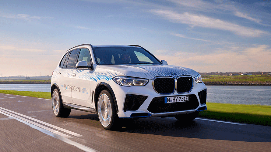 Différents spécialistes travaillent à la production de la BMW iX5 Hydrogen. Différents spécialistes travaillent à la production de la BMW iX5 Hydrogen.