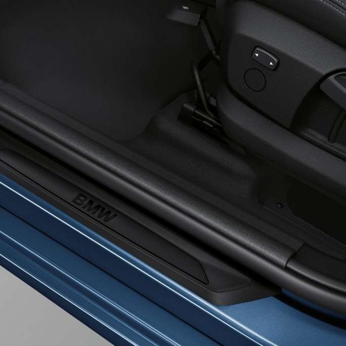 Einstiegsleisten BMW 2er Gran Tourer 218i Modell Advantage F46 2018 Phytonicblau Nahaufnahme
