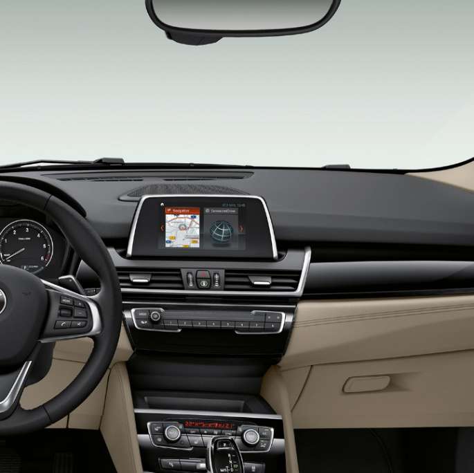 Cockpit BMW 2er Gran Tourer 220d Modell Sport Line F46 2018 Innenraum