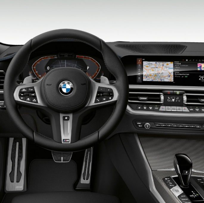 BMW 3er Limousine, Modell M Sport Cockpit Frontale Nahaufnahme des fahrerseitigen Cockpits der BMW 3er Limousine mit der Ausstattung des Modells M Sport.