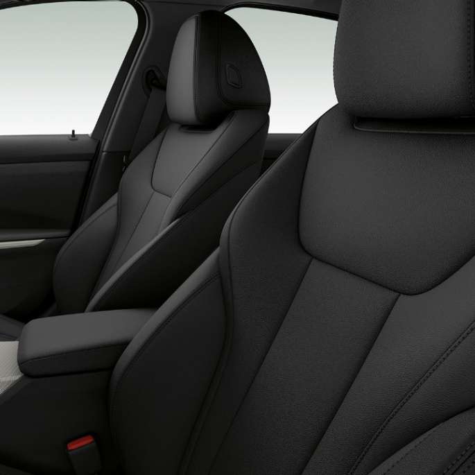 BMW 3er Limousine, Modell Advantage Vordersitze Seitliche Nahaufnahme der Vordersitze der BMW 3er Limousine mit der Ausstattung des Modells Advantage.